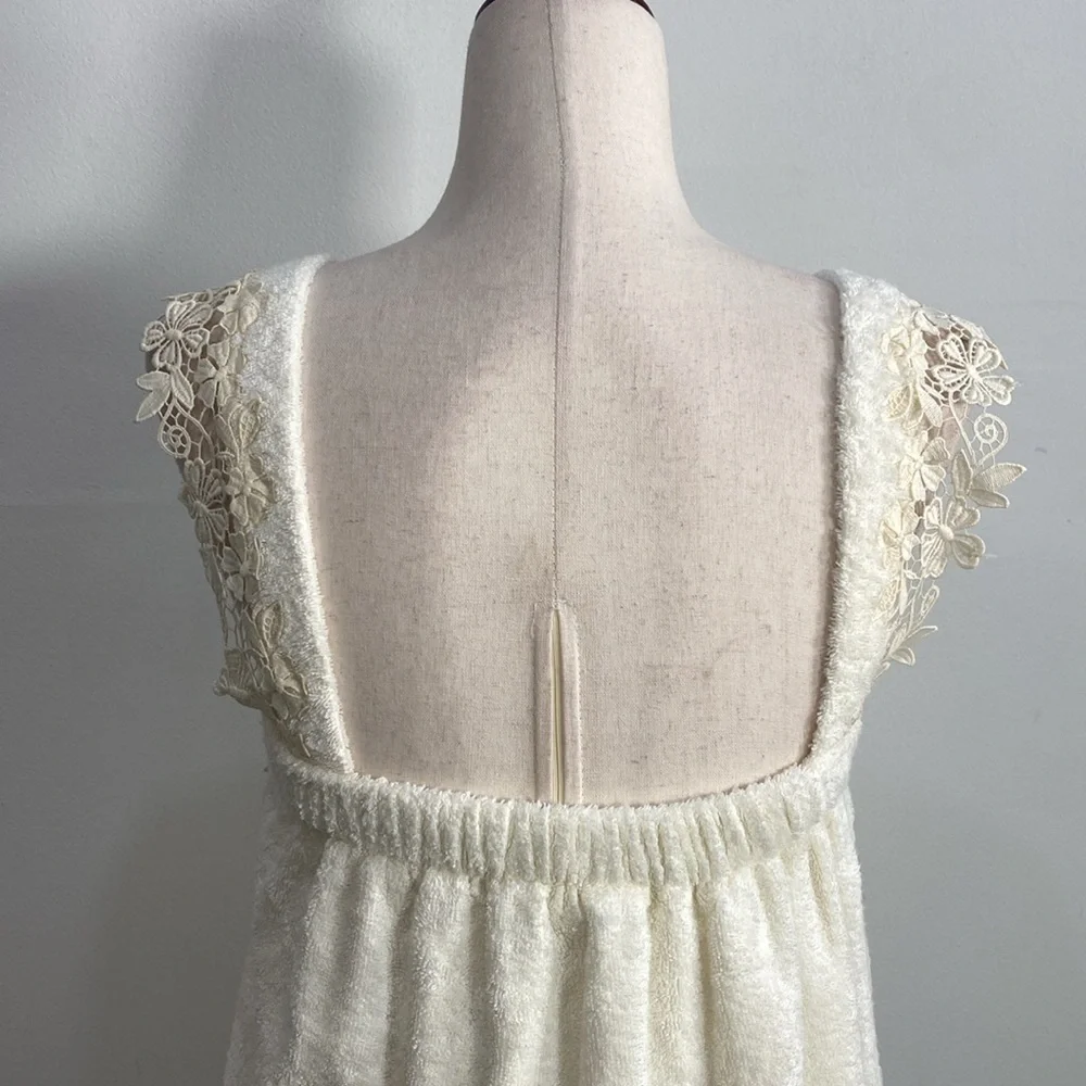 Vintage Cream Wrap Towel Floral Embroidered Flirty‎ feminine Women's S/M